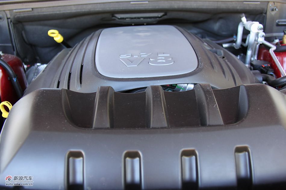 2011款大切诺基5.7L V8引擎