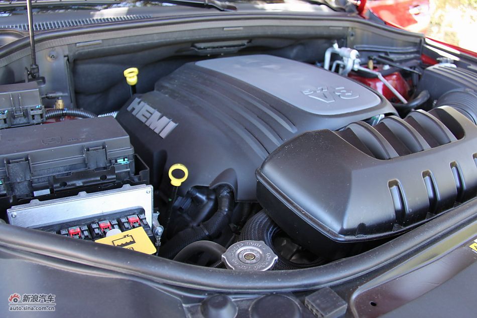 2011款大切诺基5.7L V8引擎
