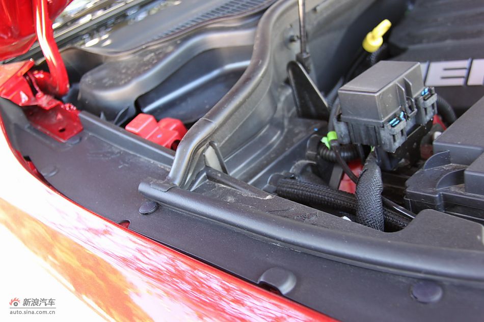 2011款大切诺基5.7L V8引擎