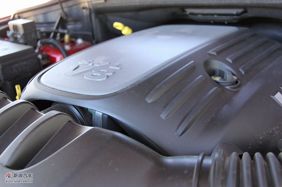 2011款大切诺基5.7L V8引擎