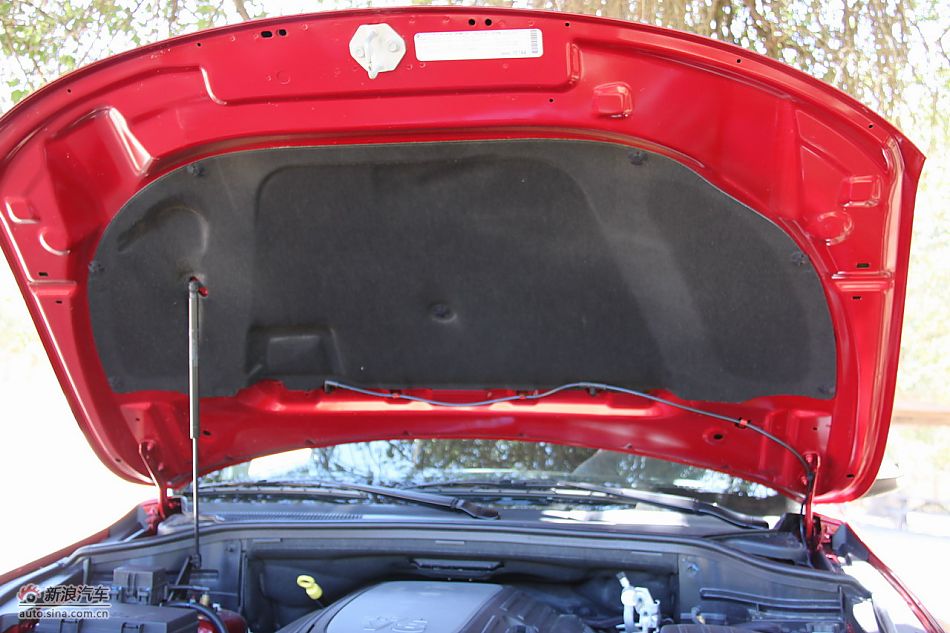 2011款大切诺基5.7L V8引擎