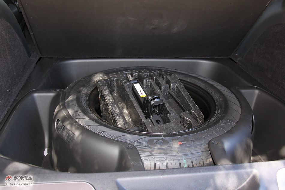 2011款大切诺基备胎