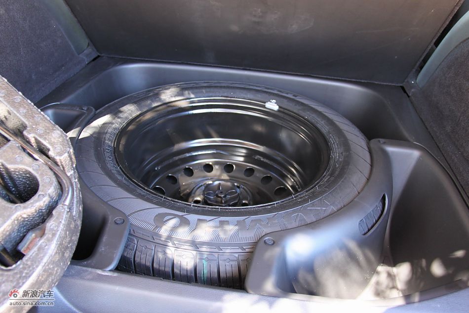 2011款大切诺基备胎