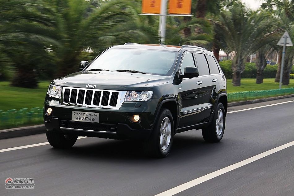 新浪汽车体验试驾全新切诺基-动态