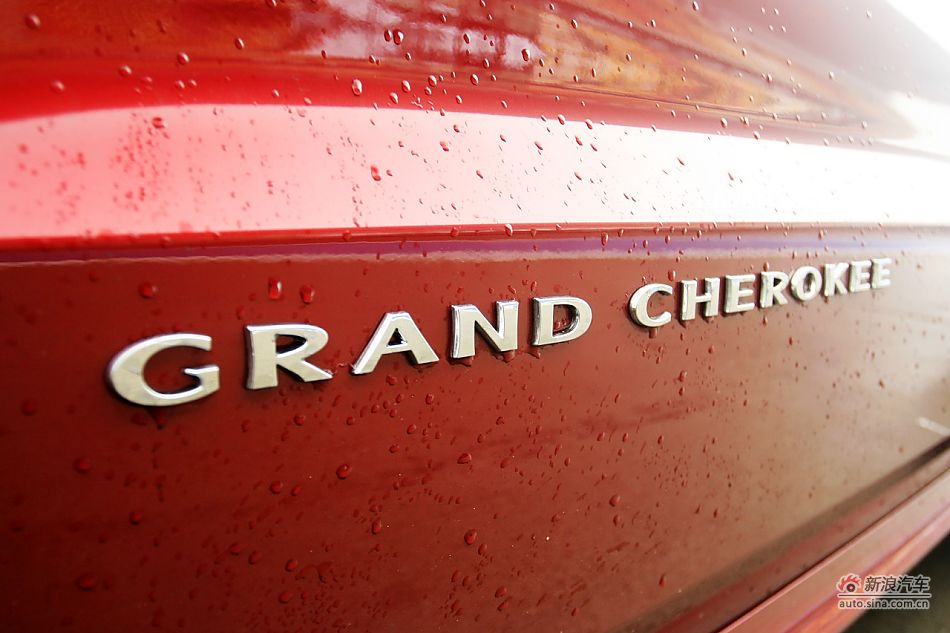 最速公路传说 上赛道激情试驾新大切诺基SRT8