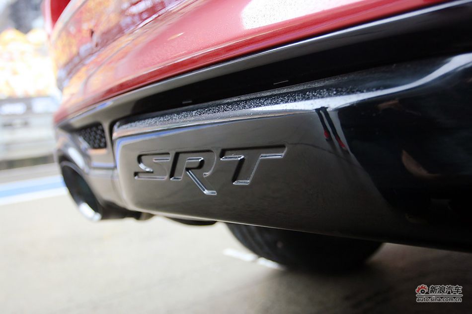 最速公路传说 上赛道激情试驾新大切诺基SRT8