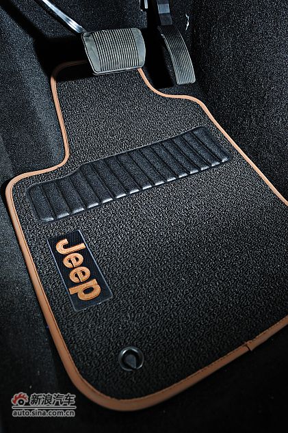 2011款全新Jeep大切诺基70周年纪念版