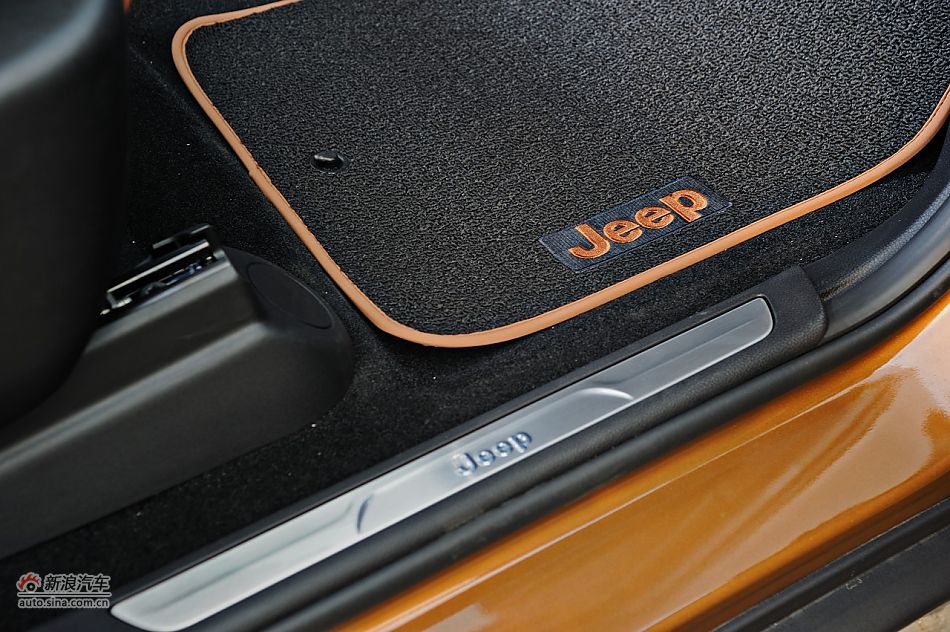 2011款全新Jeep大切诺基70周年纪念版