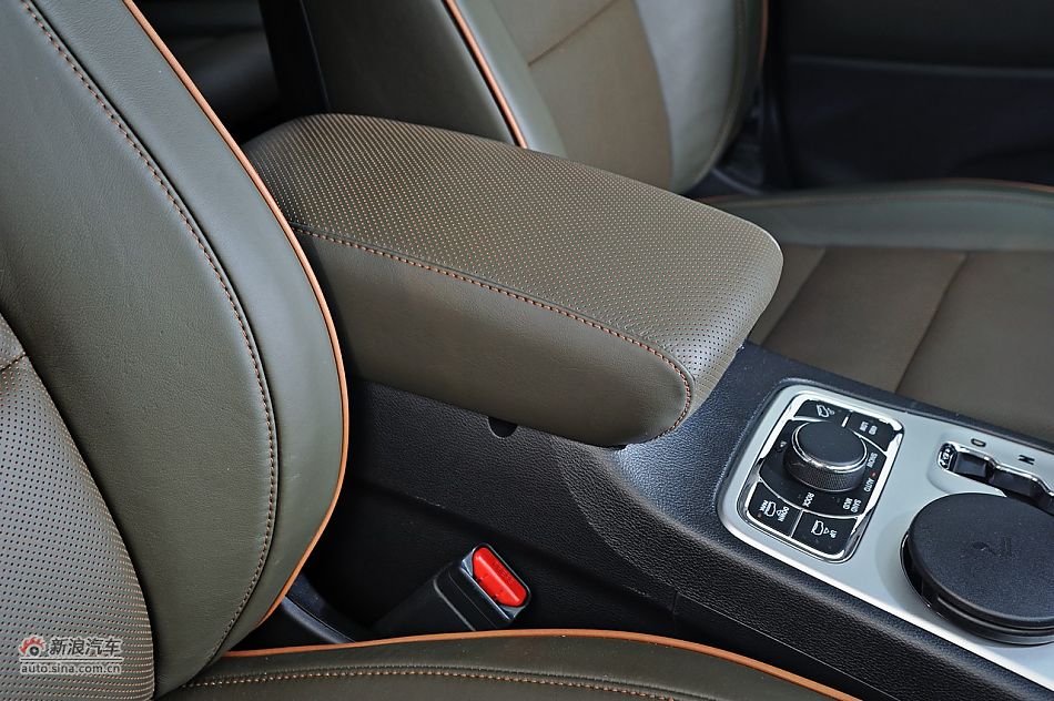 2011款全新Jeep大切诺基70周年纪念版