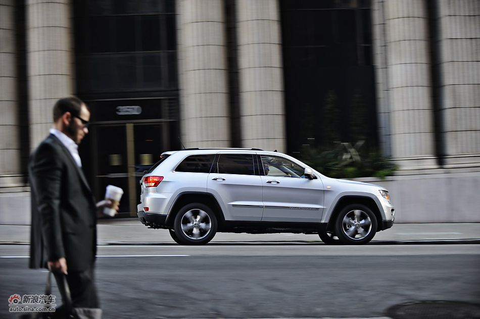 2011款大切诺基-公路驾驶