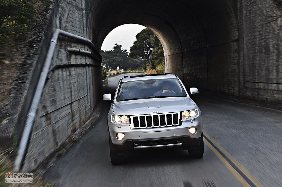 2011款大切诺基-公路驾驶