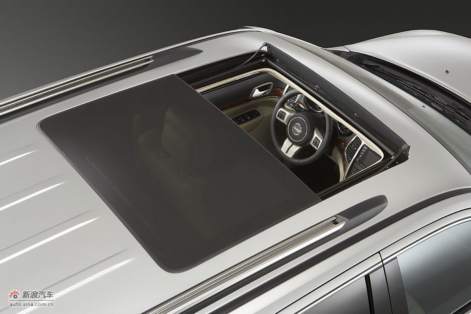 2011款大切诺基全景天窗