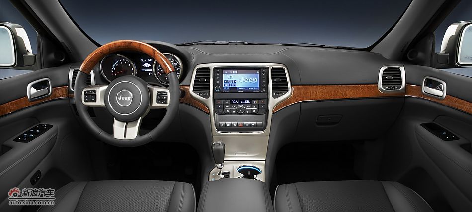 2011款大切诺基内饰