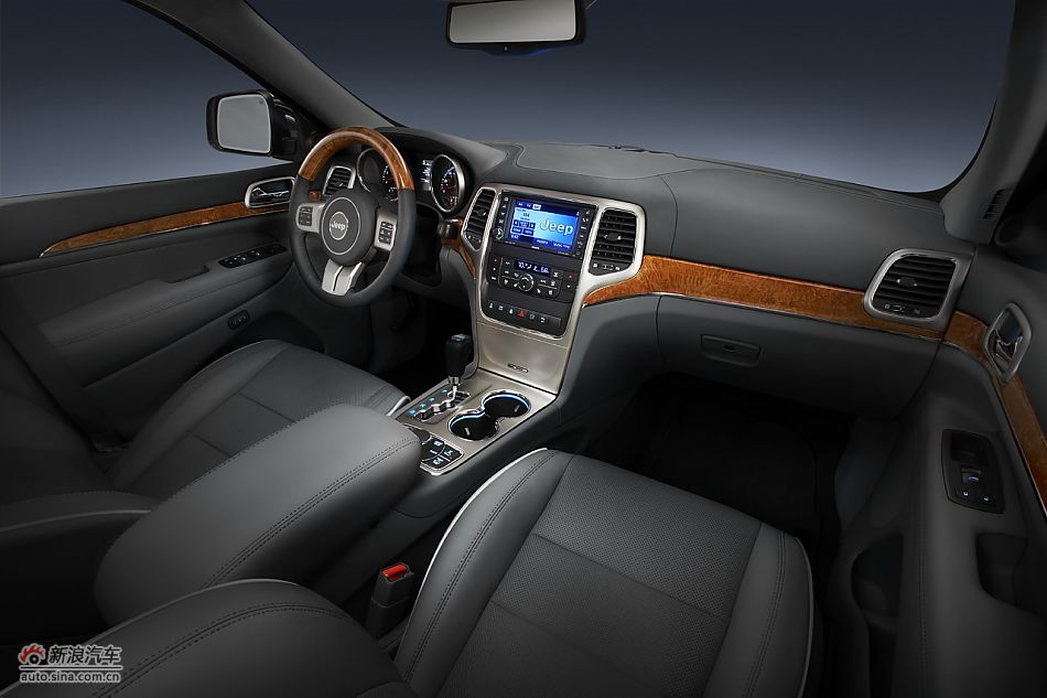 2011款大切诺基内饰