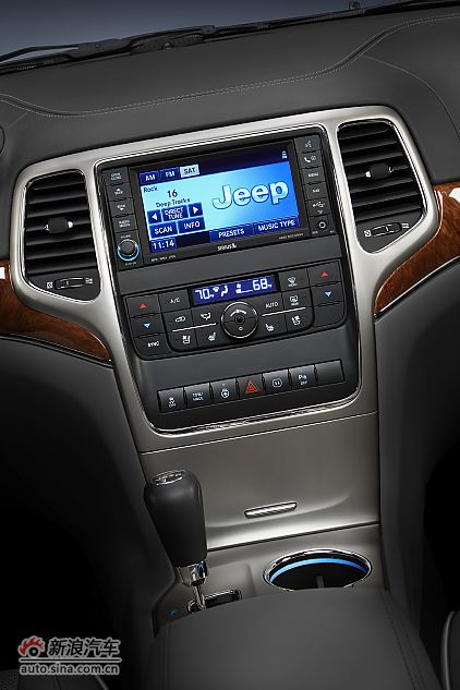 2011款大切诺基内饰