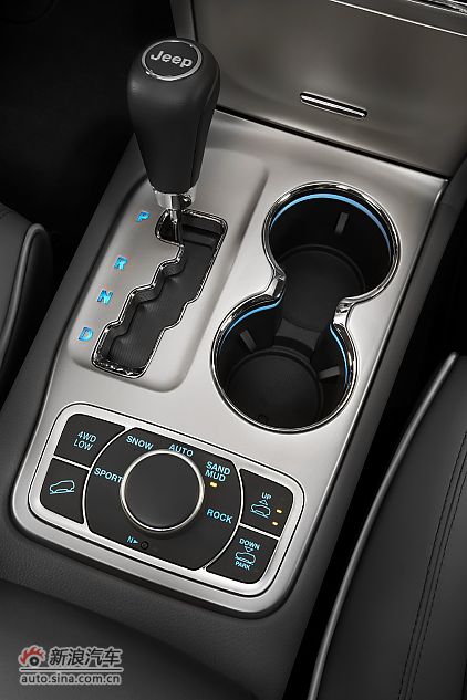 2011款大切诺基内饰