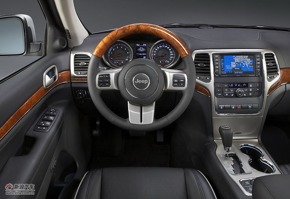 2011款大切诺基内饰