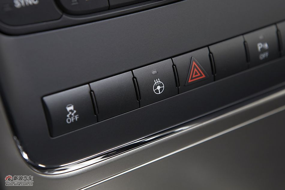 2011款大切诺基内饰