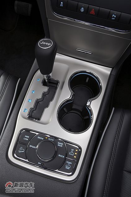 2011款大切诺基内饰