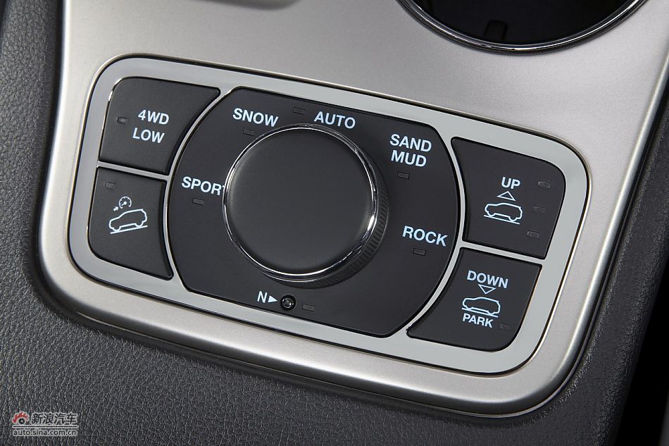 2011款大切诺基内饰