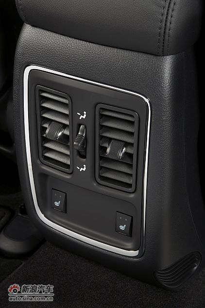 2011款大切诺基内饰