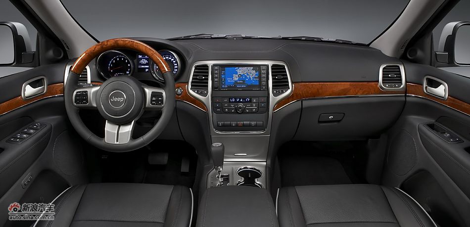 2011款大切诺基内饰