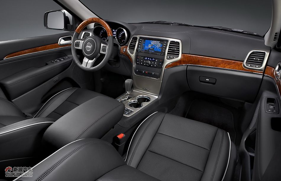 2011款大切诺基内饰