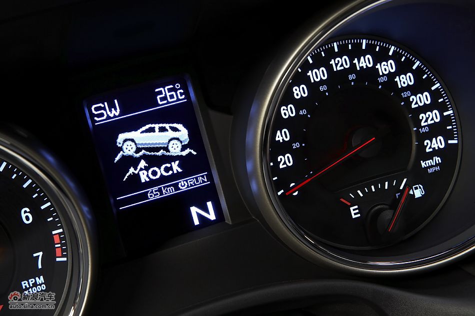 2011款大切诺基内饰