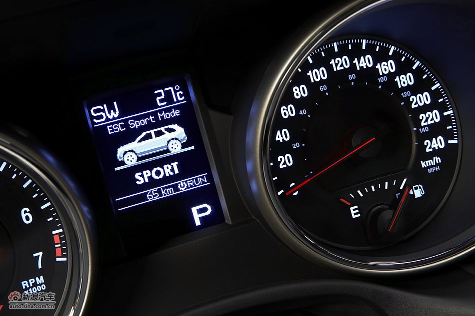 2011款大切诺基内饰