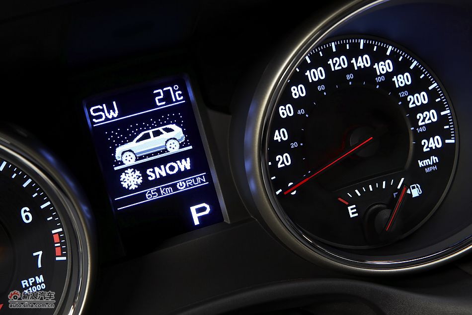 2011款大切诺基内饰