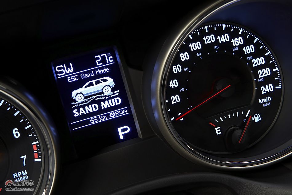 2011款大切诺基内饰