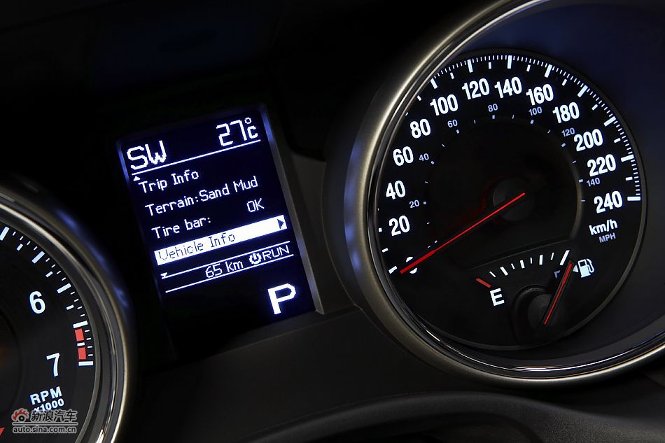 2011款大切诺基内饰