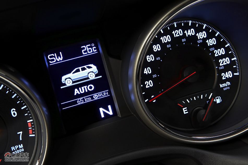 2011款大切诺基内饰