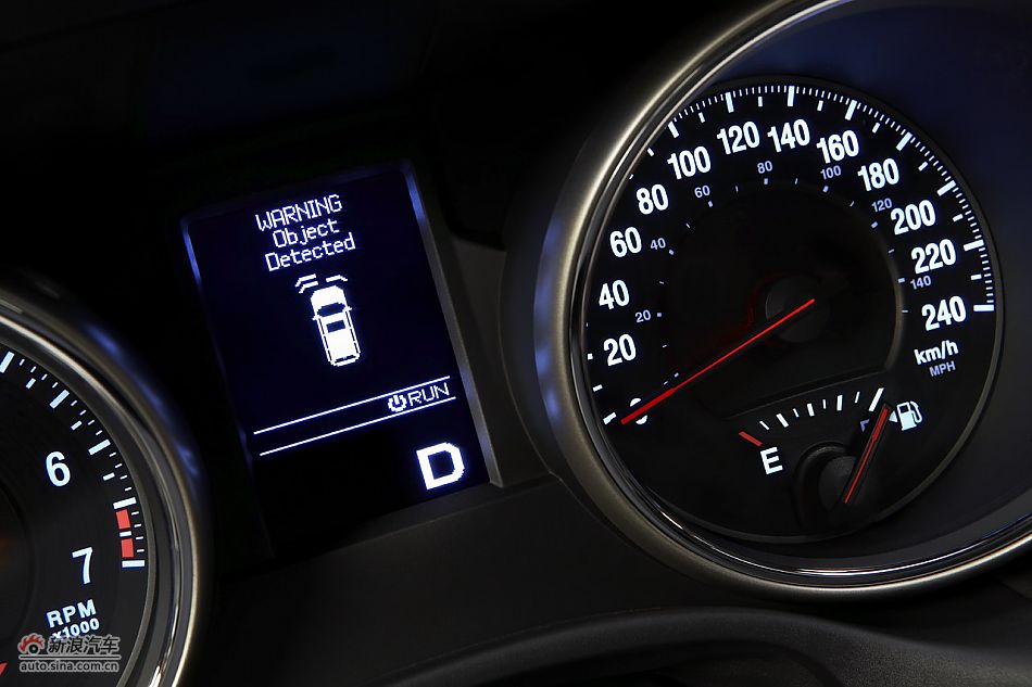 2011款大切诺基内饰