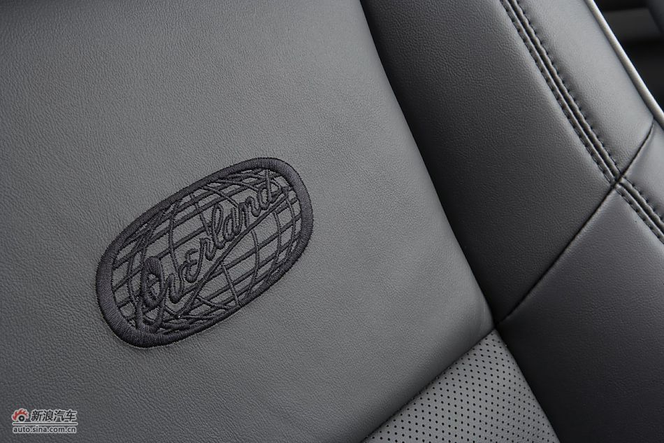 2011款大切诺基内饰