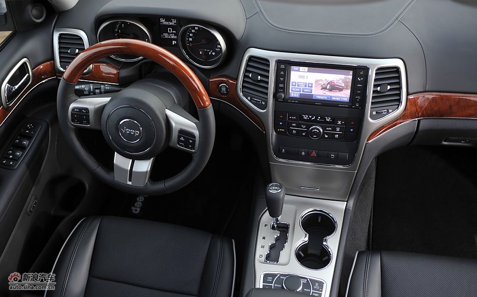 2011款大切诺基内饰