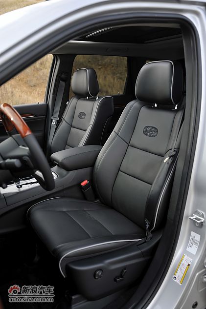 2011款大切诺基内饰