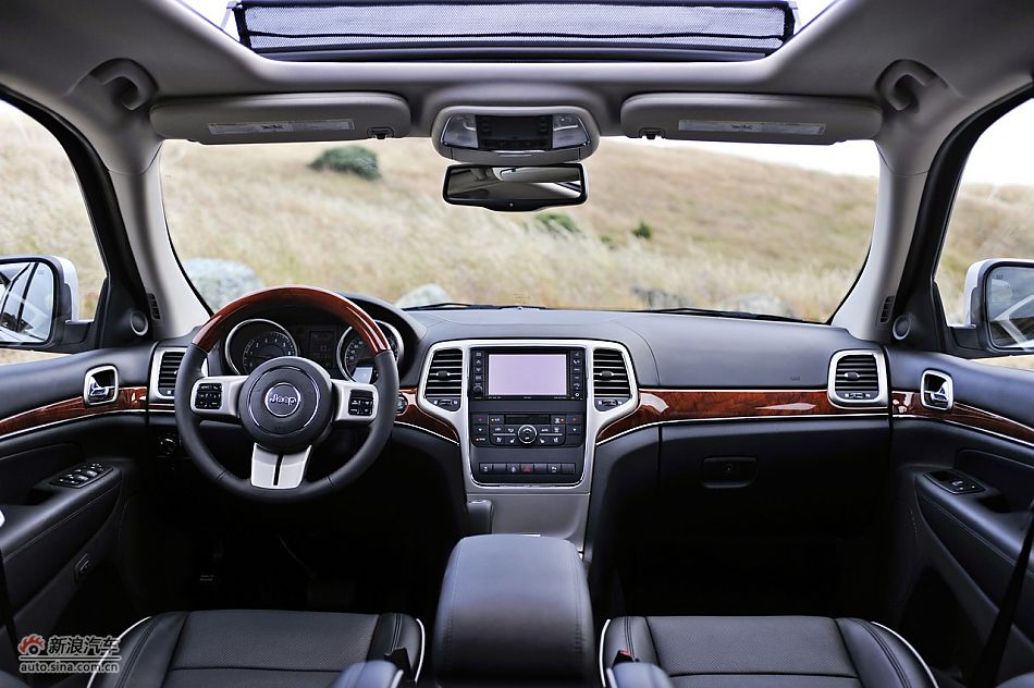 2011款大切诺基内饰
