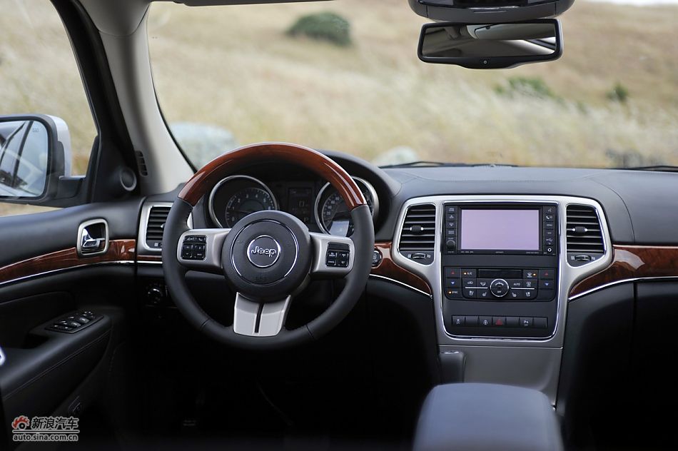 2011款大切诺基内饰