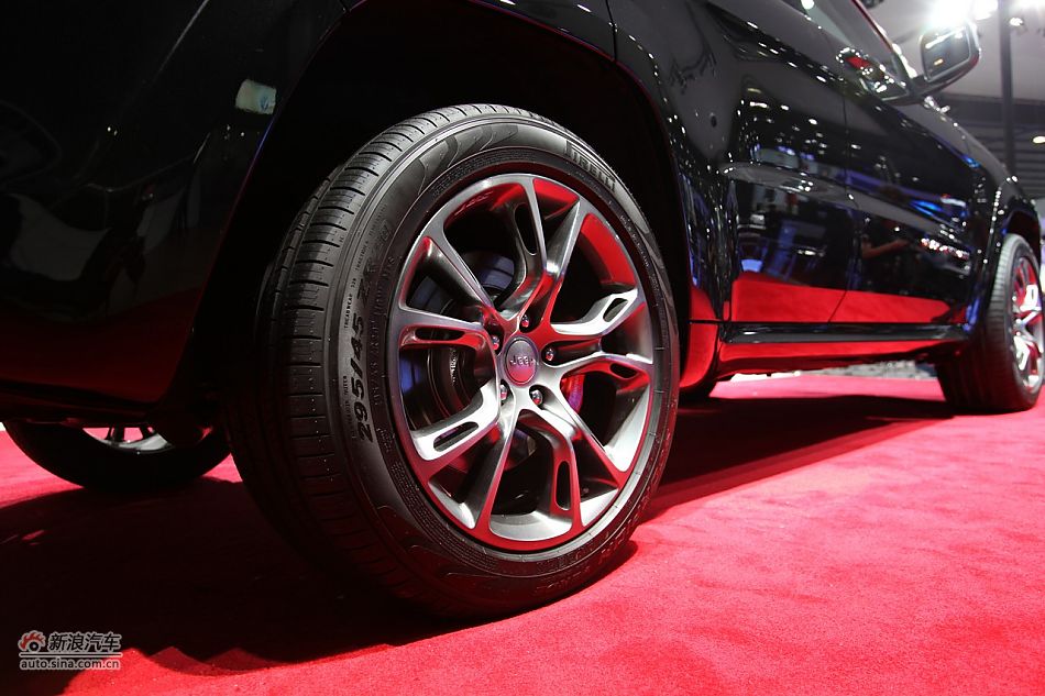 JEEP大切诺基SRT8