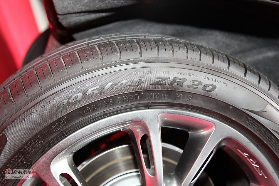 JEEP大切诺基SRT8