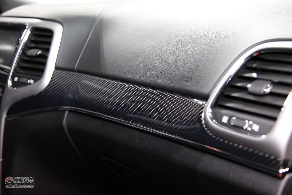 JEEP大切诺基SRT8