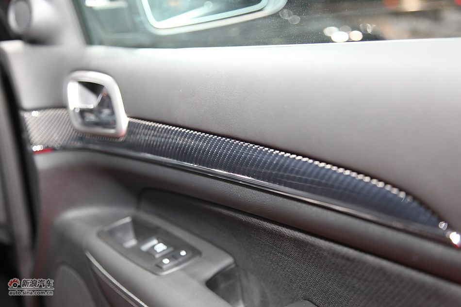 JEEP大切诺基SRT8