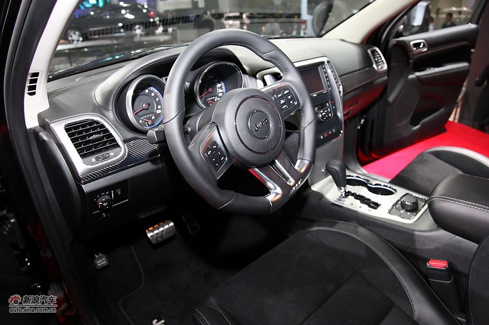 JEEP大切诺基SRT8