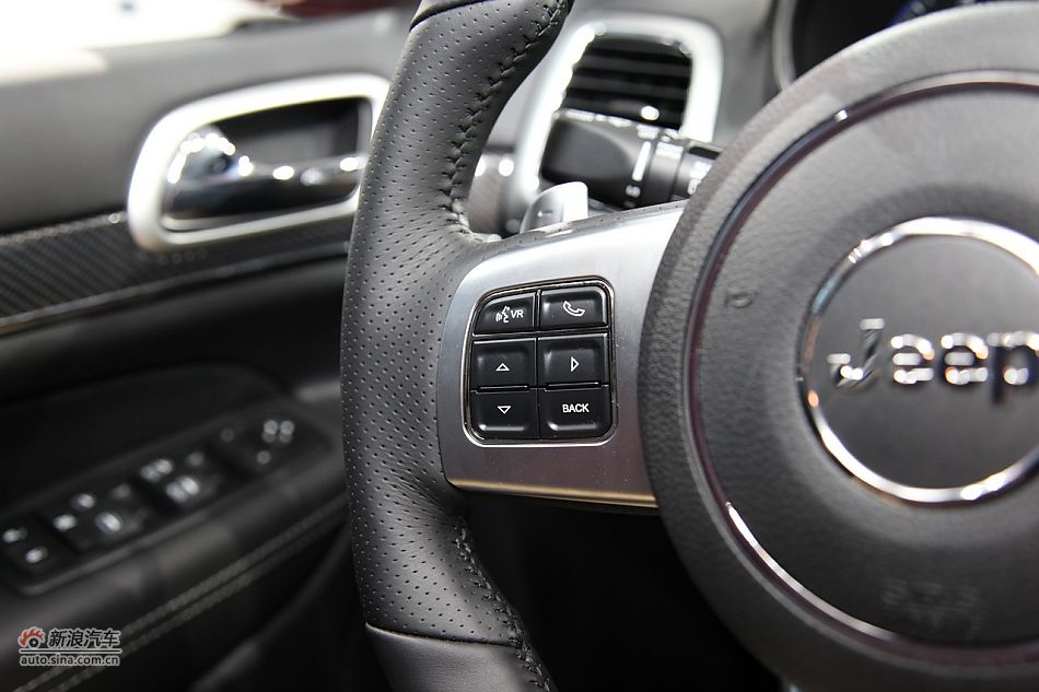 JEEP大切诺基SRT8