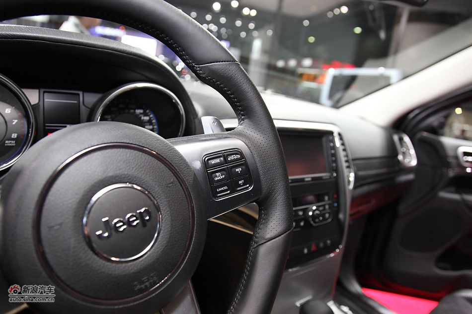 JEEP大切诺基SRT8