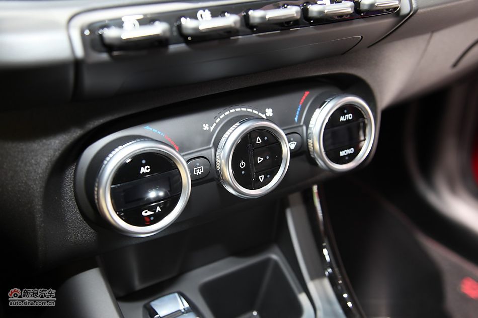 JEEP大切诺基SRT8