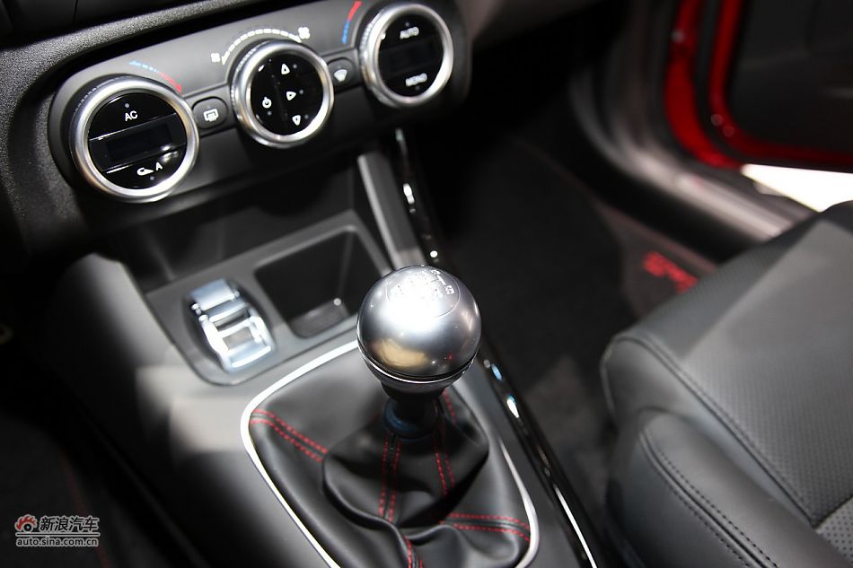 JEEP大切诺基SRT8