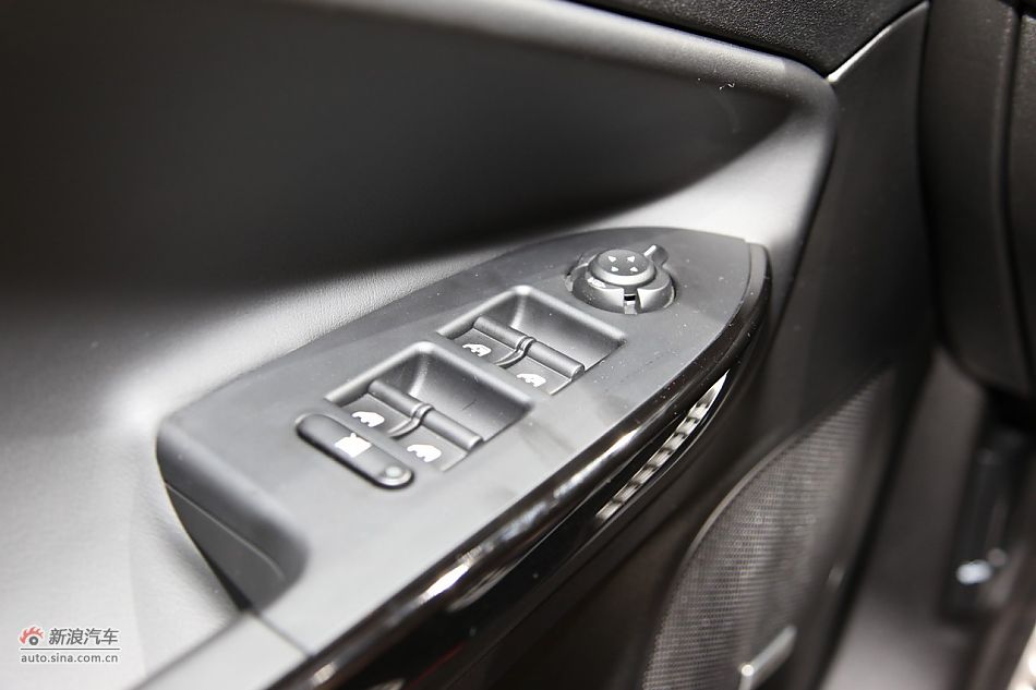 JEEP大切诺基SRT8