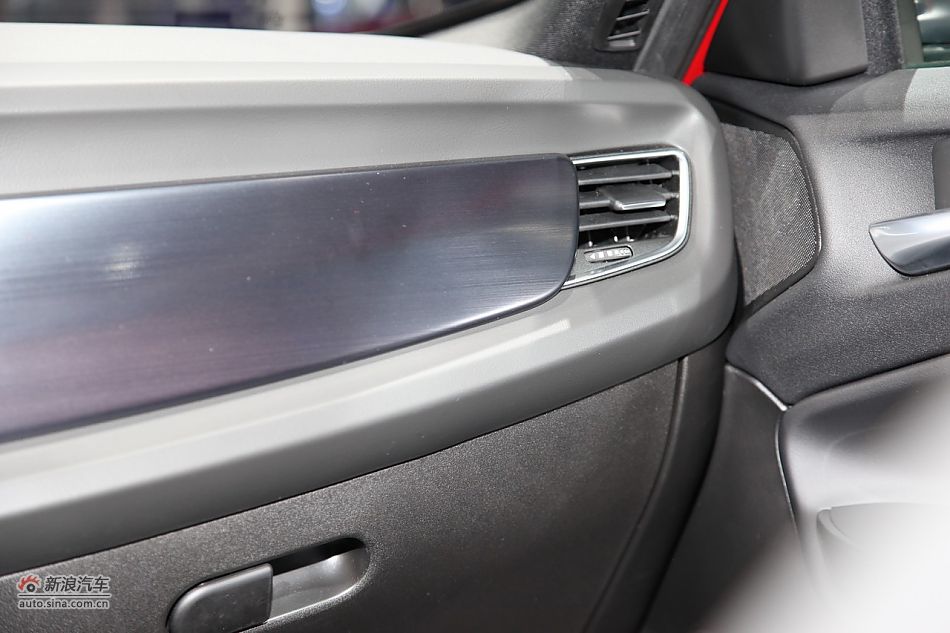 JEEP大切诺基SRT8